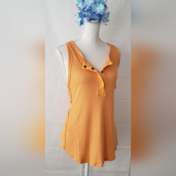 GRAYSON Tank Top - Picture 1 of 5